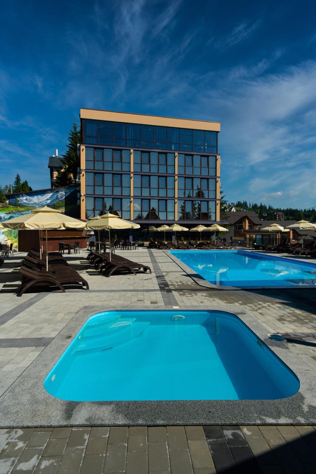 Summit Hotel Yablunytsya Bagian luar foto
