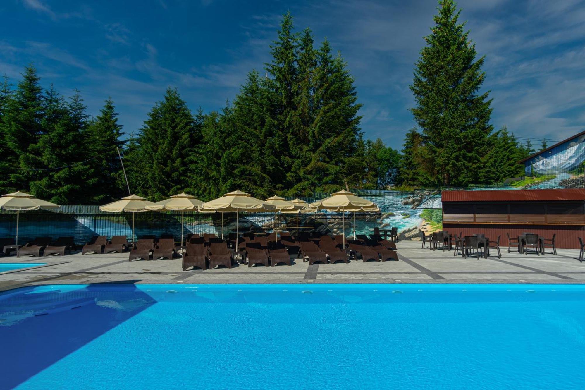 Summit Hotel Yablunytsya Bagian luar foto