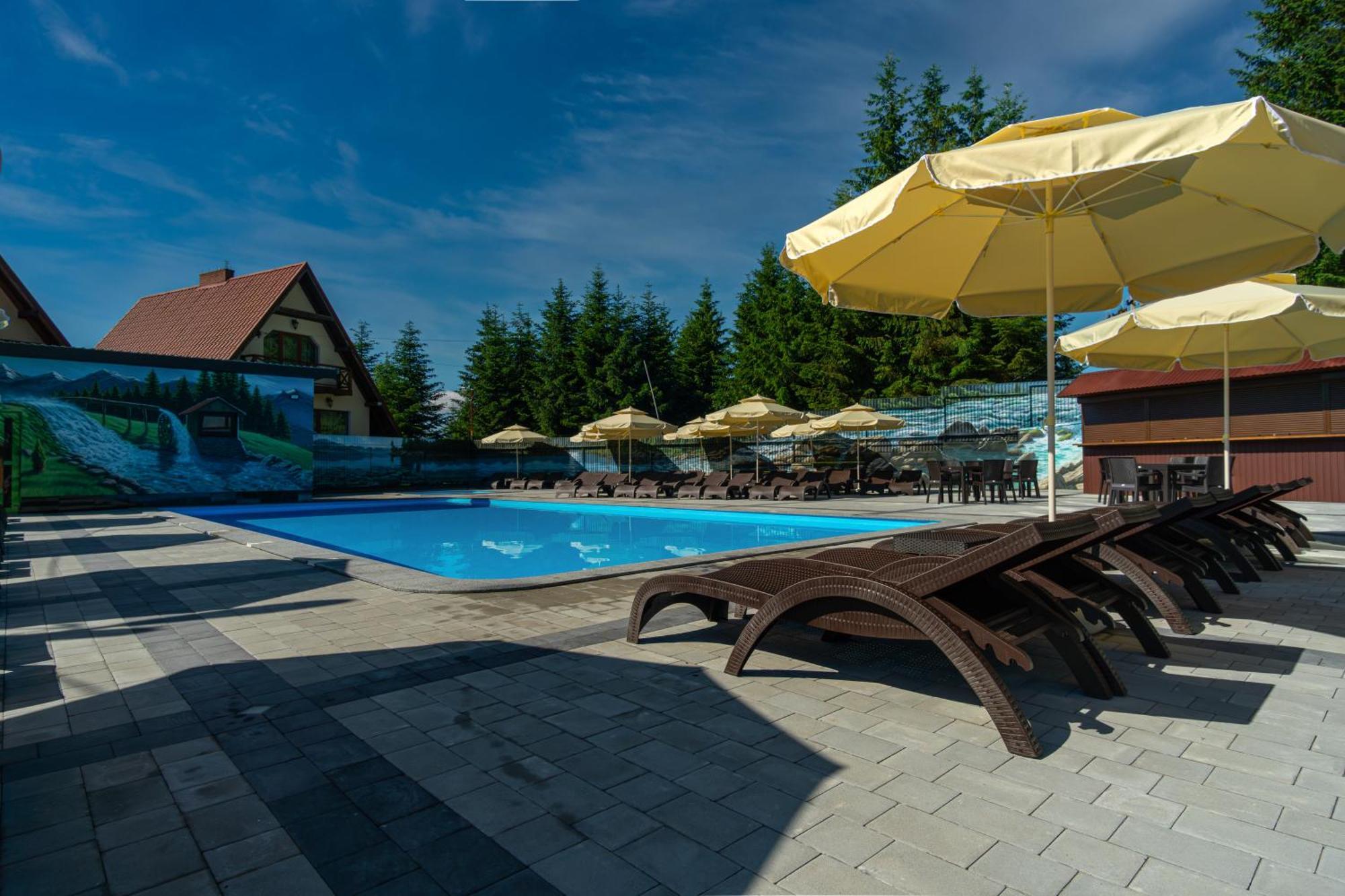 Summit Hotel Yablunytsya Bagian luar foto