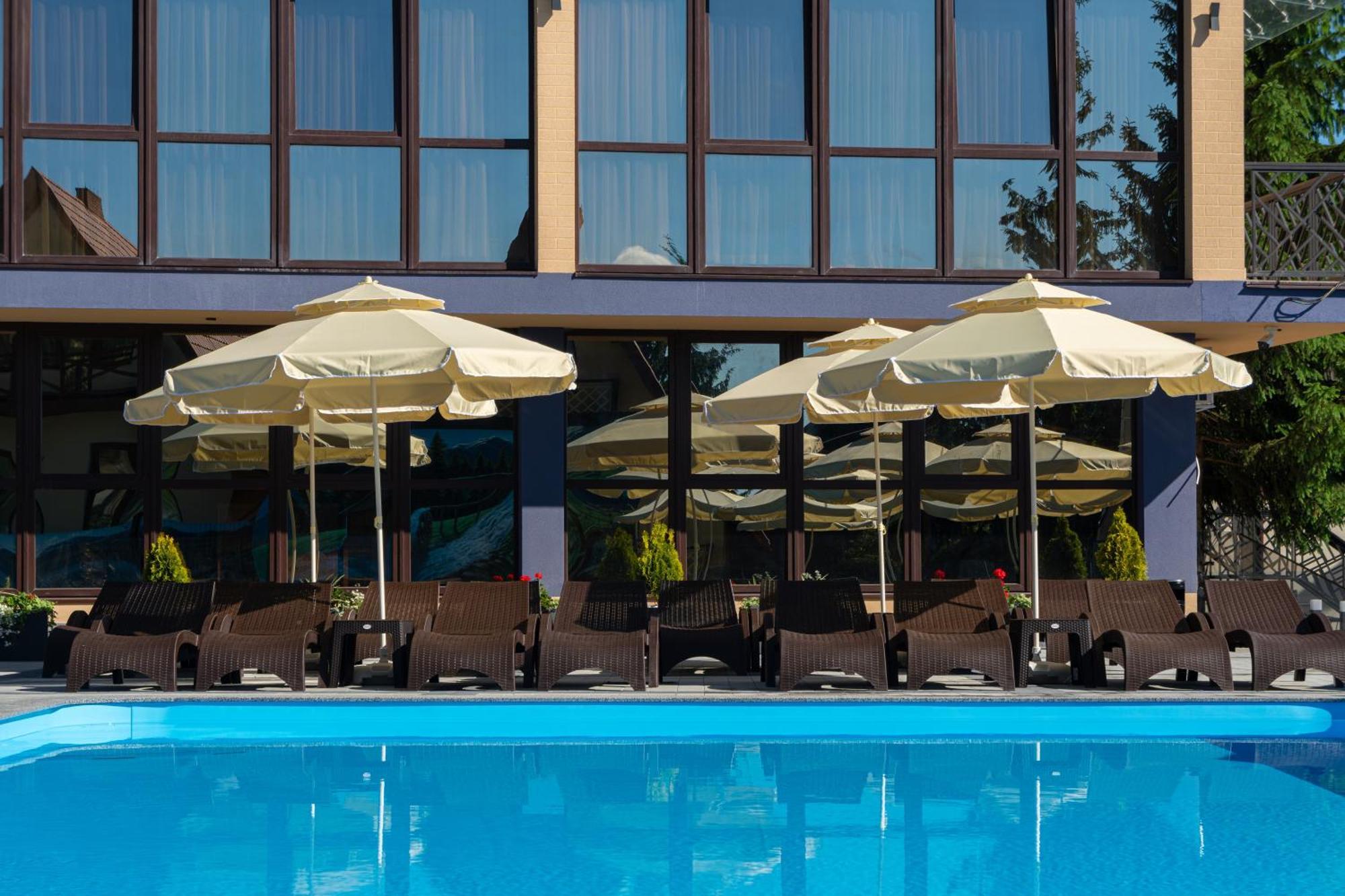 Summit Hotel Yablunytsya Bagian luar foto