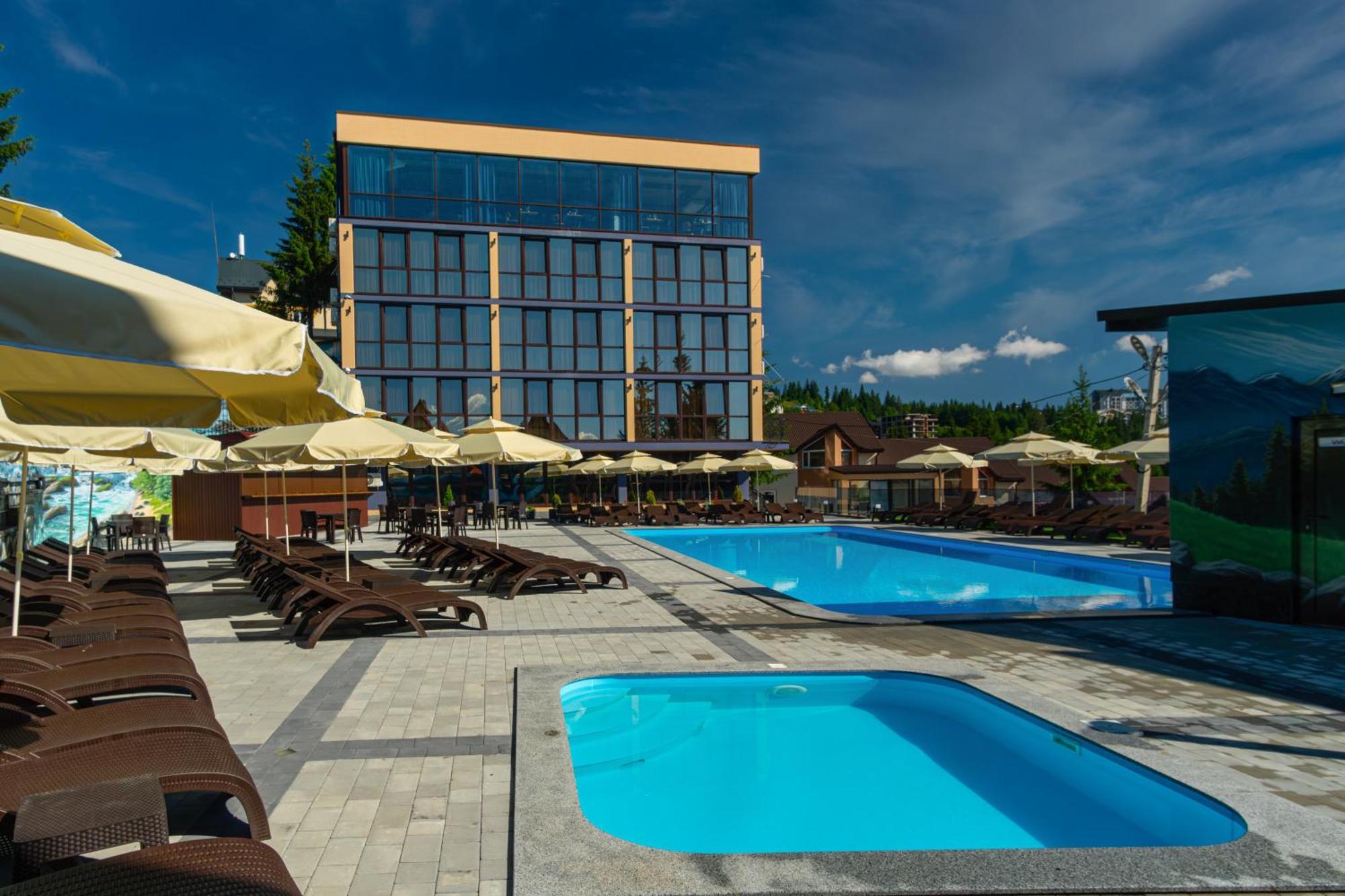 Summit Hotel Yablunytsya Bagian luar foto