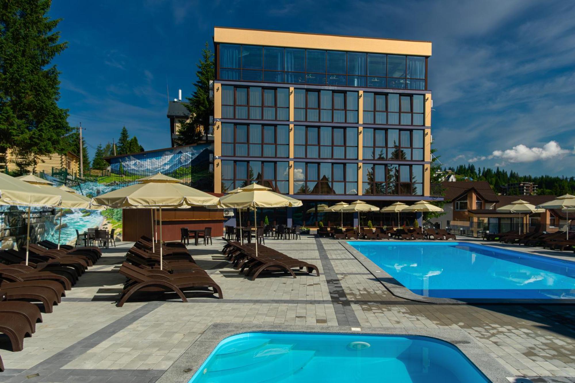 Summit Hotel Yablunytsya Bagian luar foto