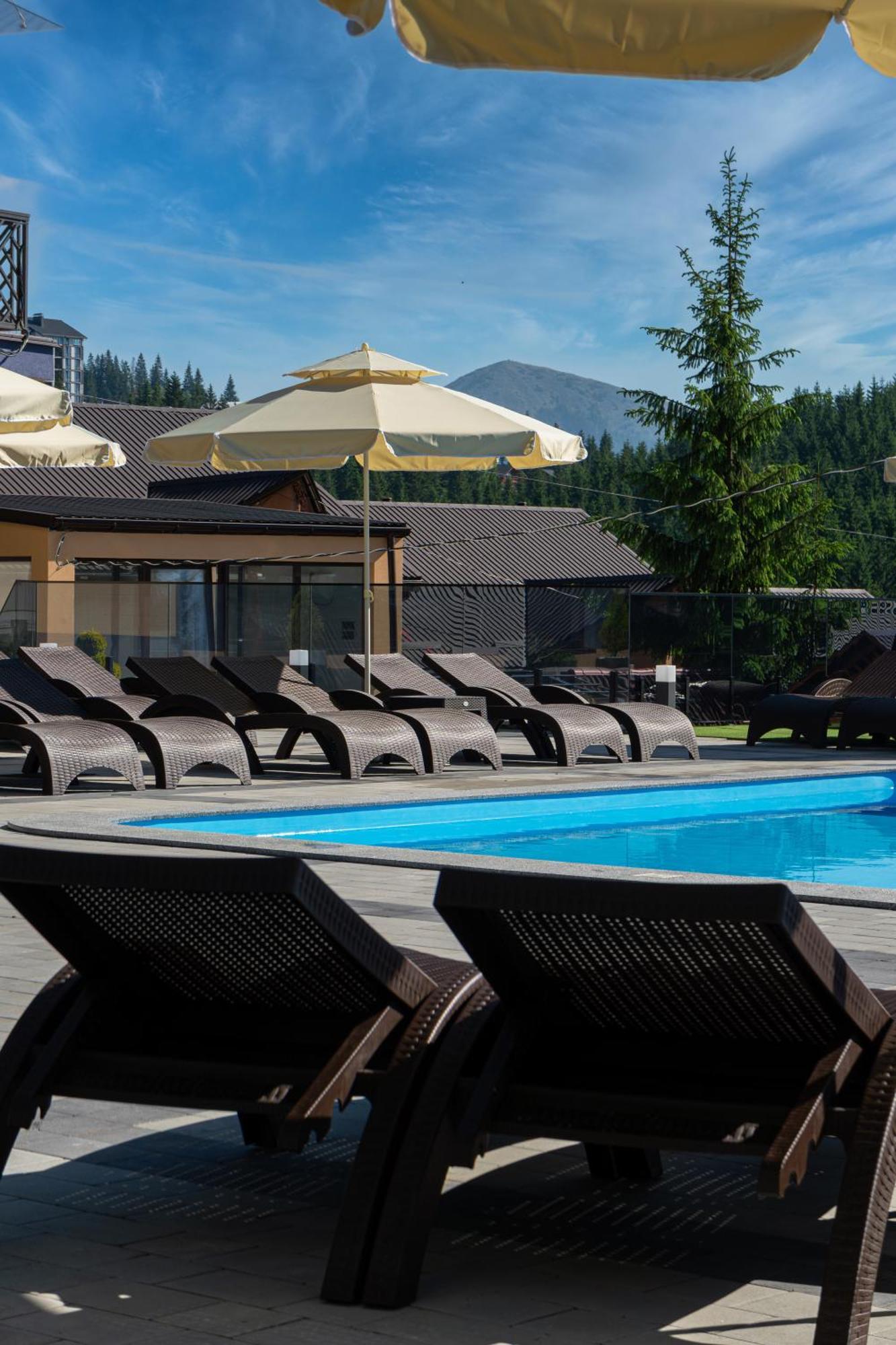 Summit Hotel Yablunytsya Bagian luar foto