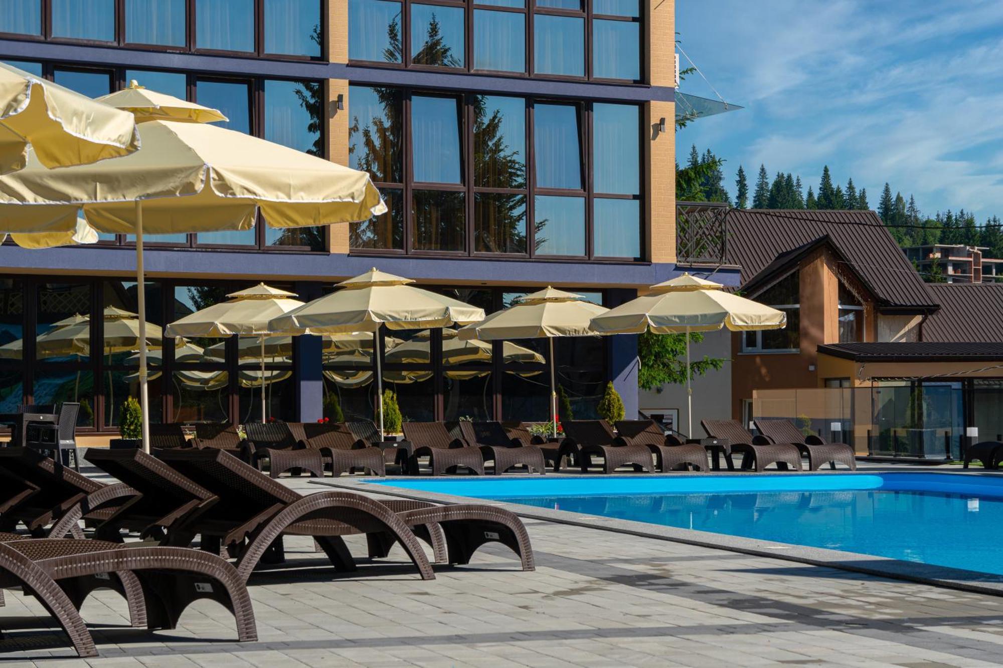 Summit Hotel Yablunytsya Bagian luar foto