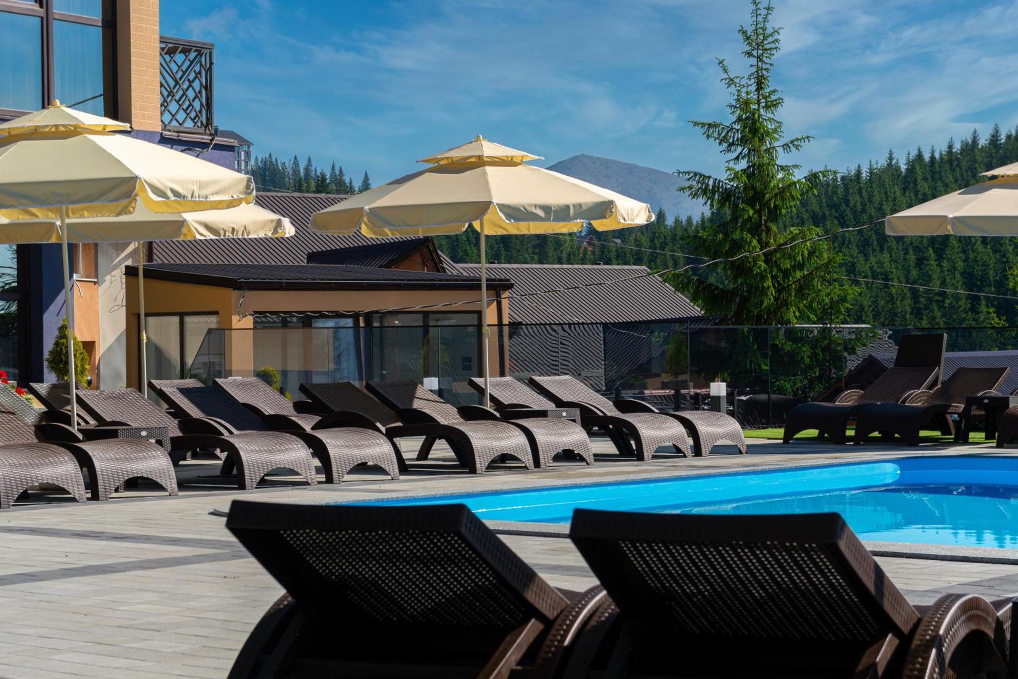 Summit Hotel Yablunytsya Bagian luar foto