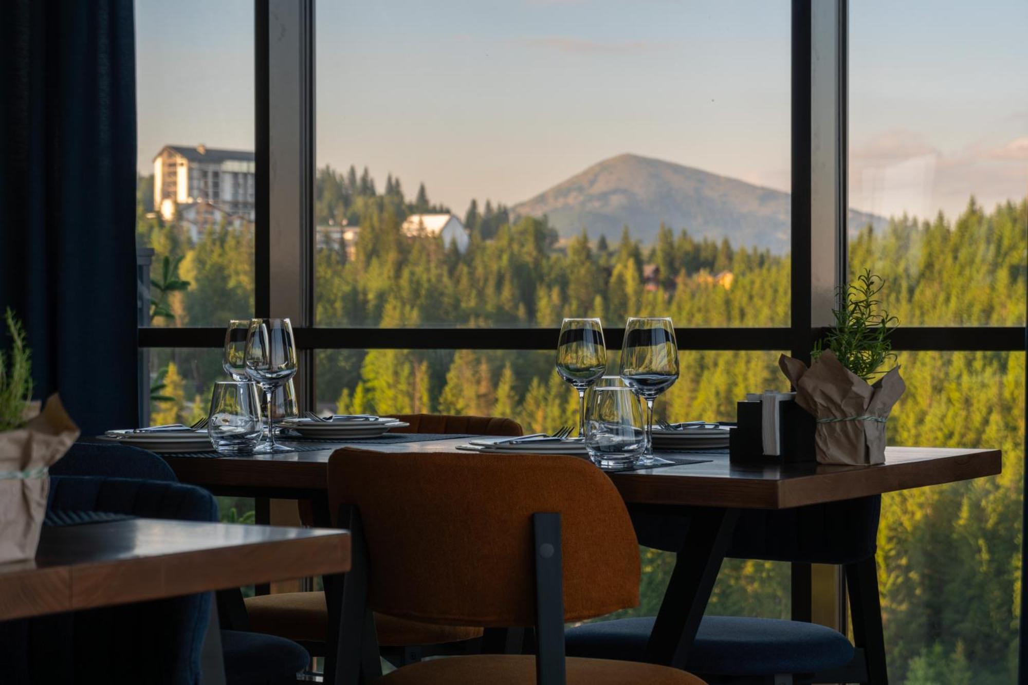 Summit Hotel Yablunytsya Bagian luar foto