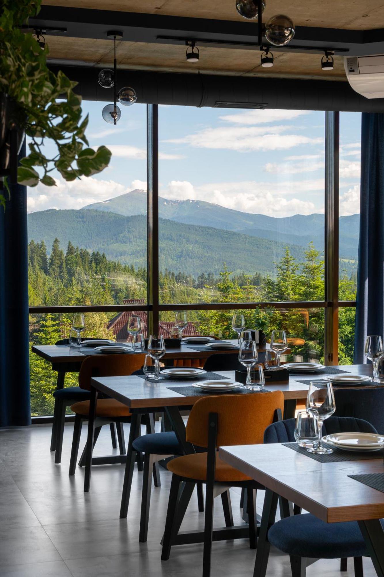Summit Hotel Yablunytsya Bagian luar foto
